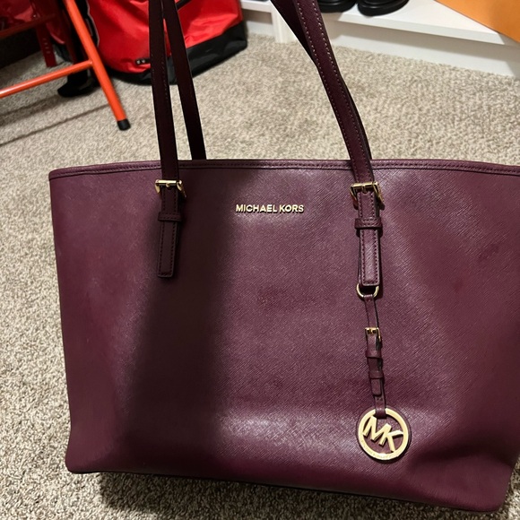 Micheal Kors Bag and Wristlet Set - Picture 10 of 13